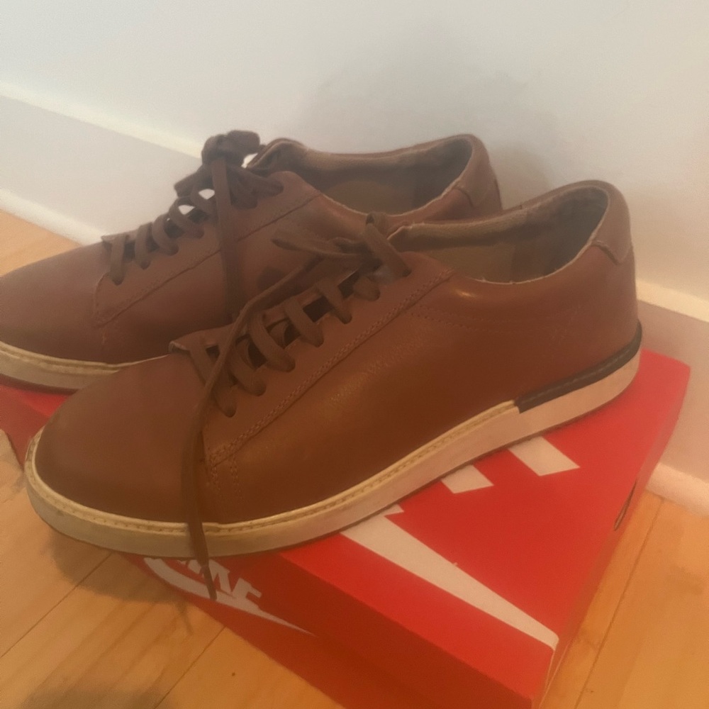 Hush Puppies Brown Leather Sneakers Minimalist Design